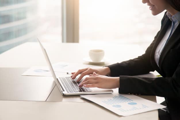 Top 10 melhores sites sobre investimentos em ações do Brasil Executiva acompanha notícias relacionadas ao mercado financeiro e analisa indicadores