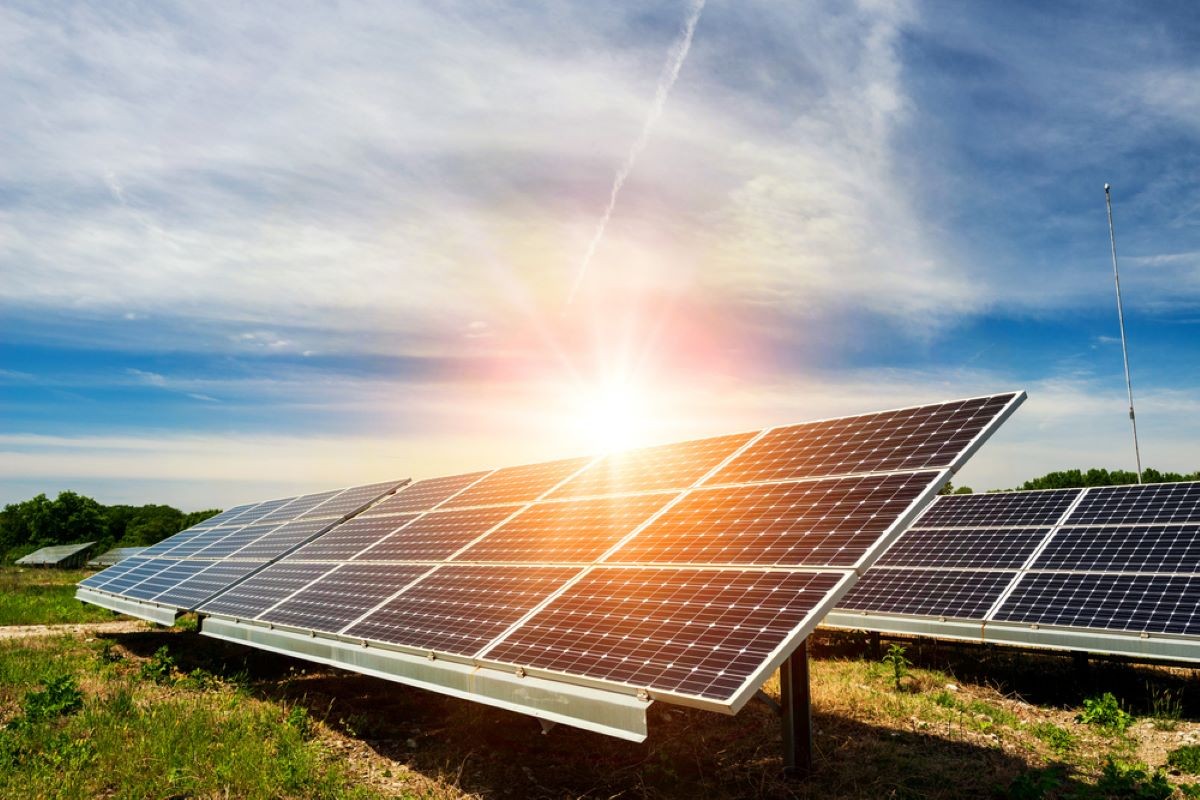 Usinas solares devem ser construídas em quatro Estados e no Distrito Federal. Foto: Shutterstock