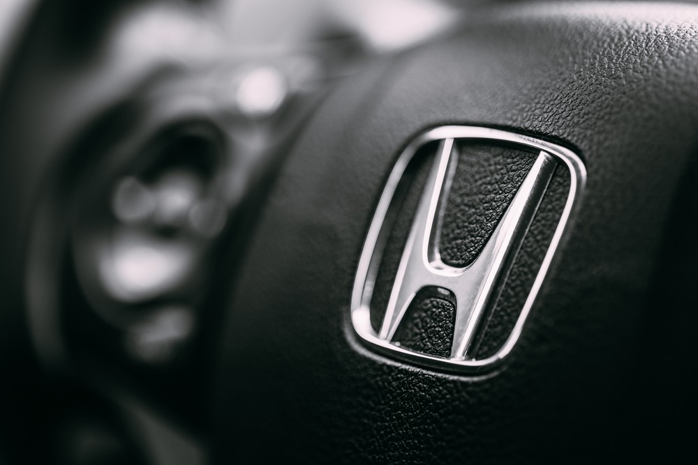 Volante com o logotipo da Honda (Shutterstock)