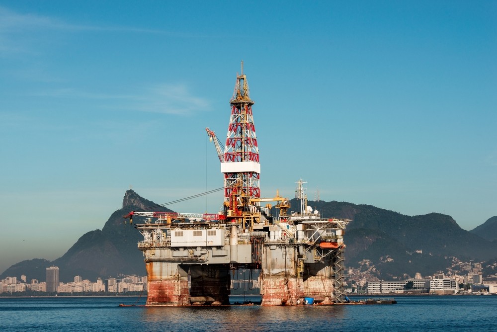 FPSO (unidade flutuante de produção, armazenamento e transferência de petróleo e gás) Guanabara, RJ (Shutterstock)