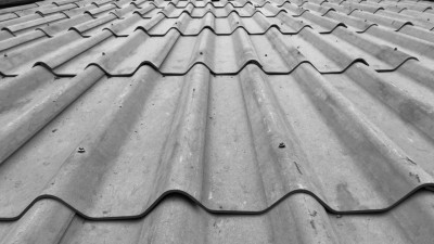 Eternit fabrica telhas e outros materiais de construção (Shutterstock)