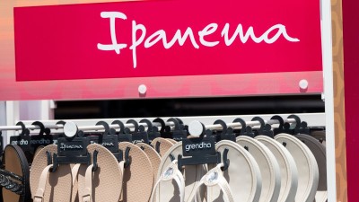 Ipanema é uma das marcas de calçados da Grendene (Shutterstock)