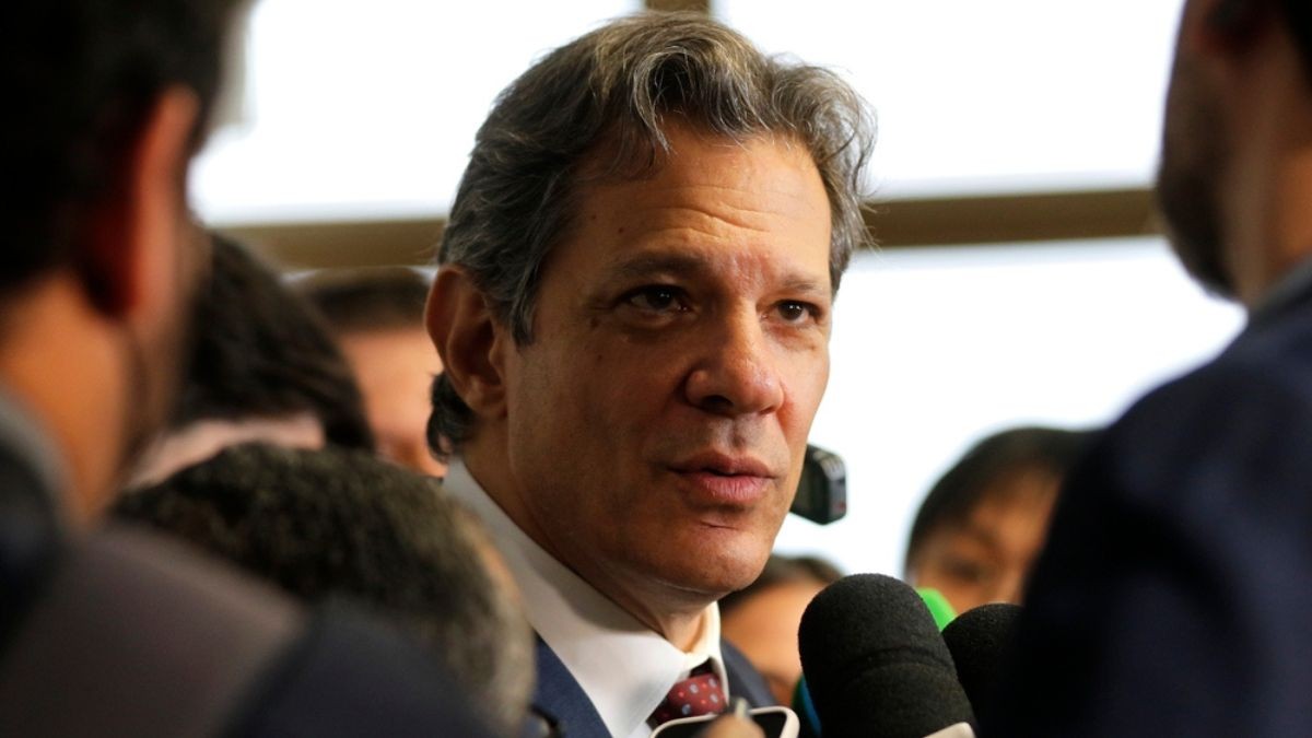 O ministro da Fazenda, Fernando Haddad, em entrevista (Shutterstock)