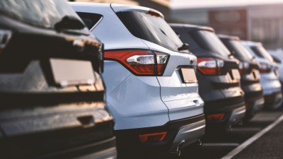 Carros para venda ou locação (Shutterstock)