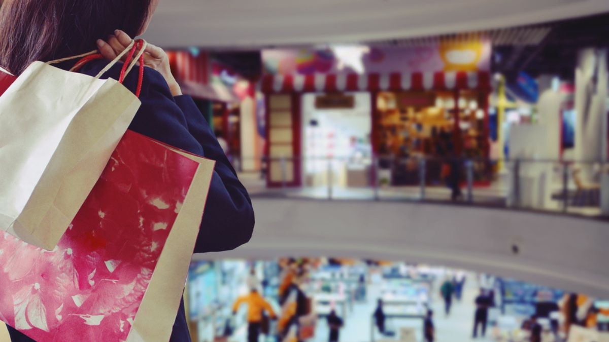 Compras em shopping center (Shutterstock)