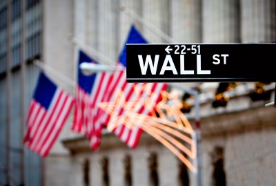 Wall Street é uma das principais ruas de negócios da cidade de Nova Iorque, nos EUA. Foto: Shutterstock