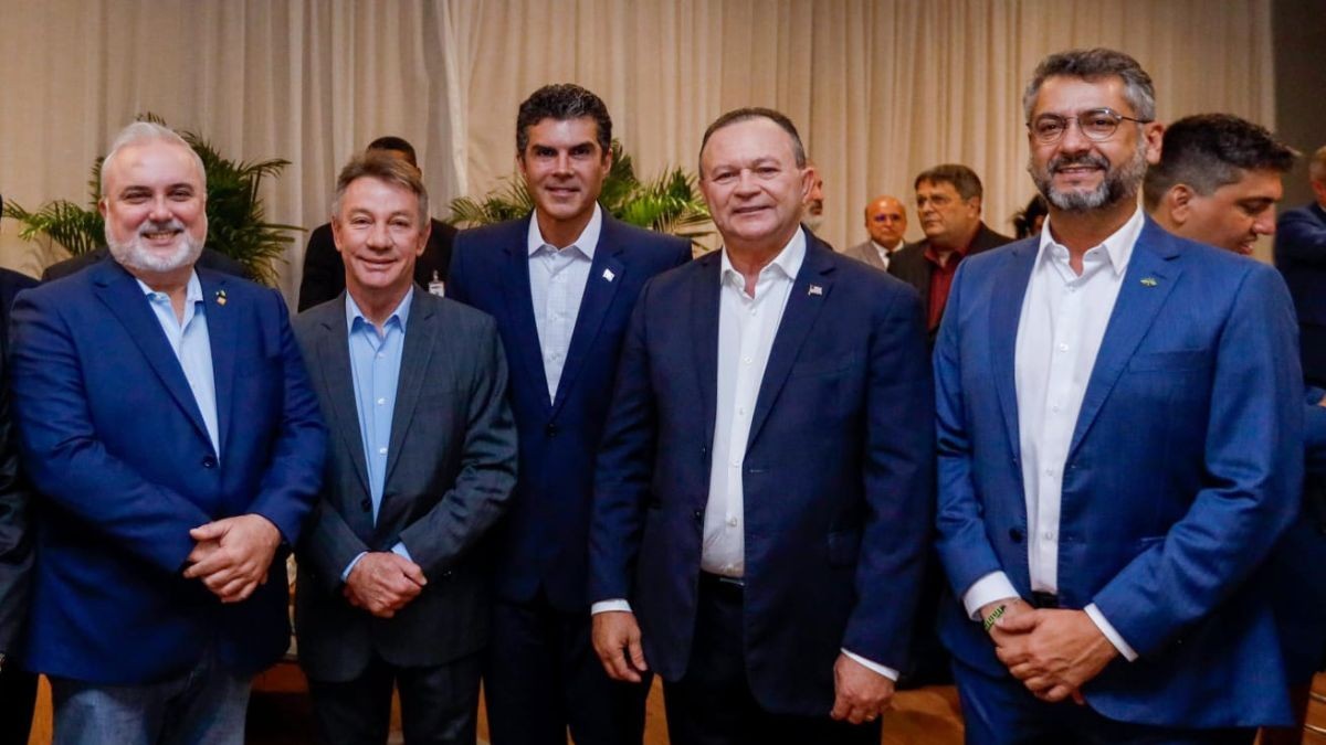 O presidente da Petrobras, Jean Paul Prates, com governadores dos estados que integram a Amazônia Legal (Divulgação/Petrobras)