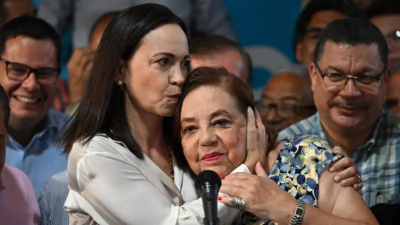 Corina Yoris (à direita) entrou na disputa depois que María Corina Machado (à esquerda) foi impedida pela Justiça. Foto: Reprodução