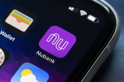 Aplicativo do Nubank agora passa a oferecer investimentos de renda variável. Foto: Shutterstock