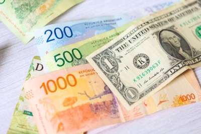 Maior nota em circulação na Argentina equivale a R$ 10. Foto: Shutterstock