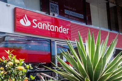 De origem espanhola, Santander é um dos cinco maiores bancos do país. Foto: Shutterstock
