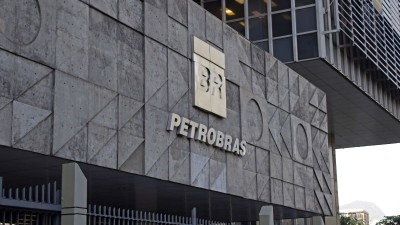 Com a decisão, as ações da Petrobras recuavam quase 2% (Shutterstock)