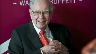 Aos 93 anos, Warren Buffett tem um patrimônio de US$ 137,5 bilhões. Foto: Shutterstock