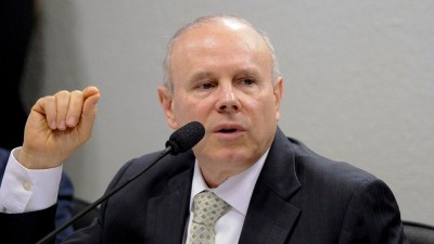 Mantega disse que se colocou à disposição do Executivo (Shutterstock)