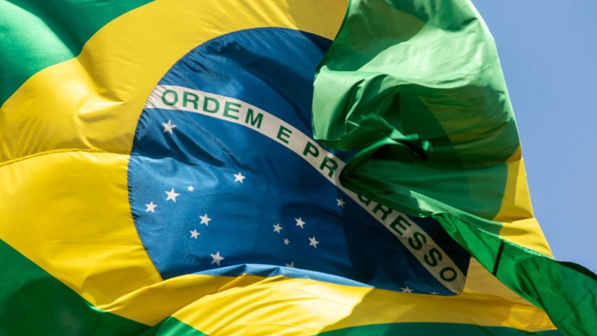 Em uma análise anual, o PIB brasileiro cresceu 2,5%, ultrapassando a previsão de 2,3%.