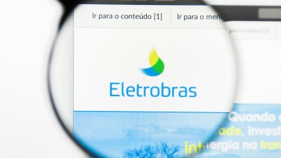 A empresa optou por manter o corte para os que recebem acima de R$ 16 mil (Shutterstock)