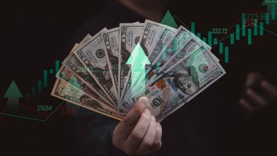 O dólar chegou a bater em R$ 5,70 recentemente (Shutterstock)