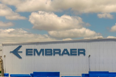 Embraer é uma empresa brasileira de fabricação e manutenção de aviões. Foto: Shutterstock