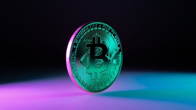 A criptomoeda inverteu sua trajetória e voltou a subir. Imagem: Shutterstock.