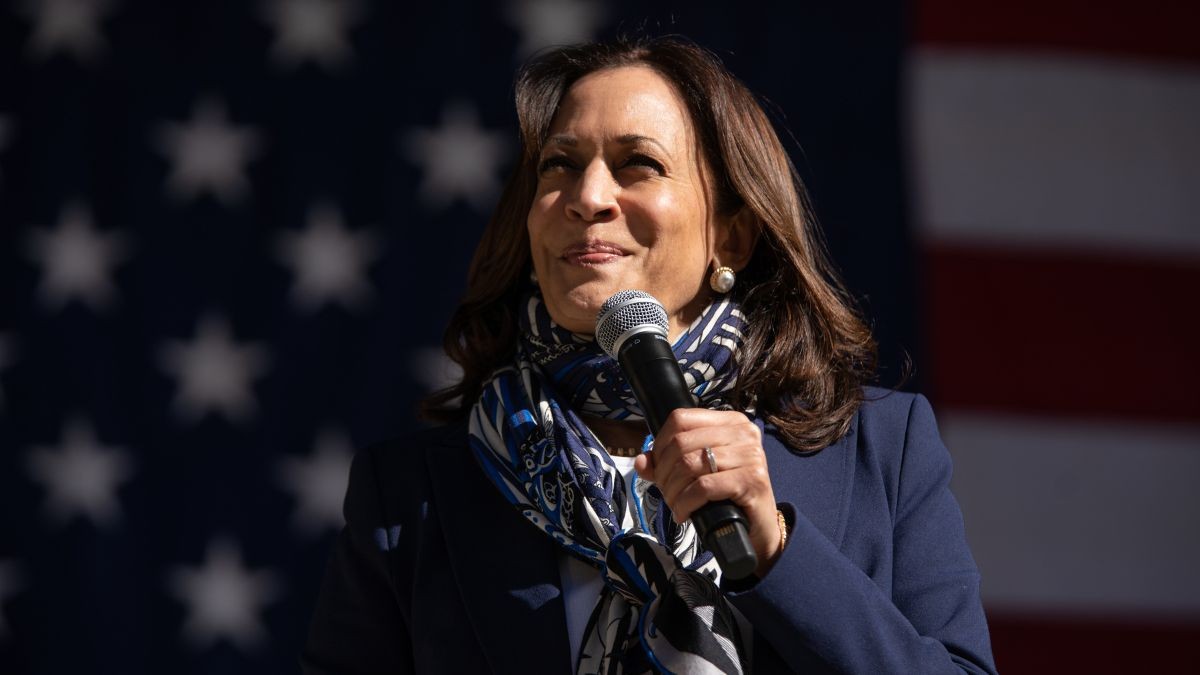 A tensão entre Kamala Harris e Donald Trump cresce com a divulgação das pesquisas de intenção de voto (Shutterstock)