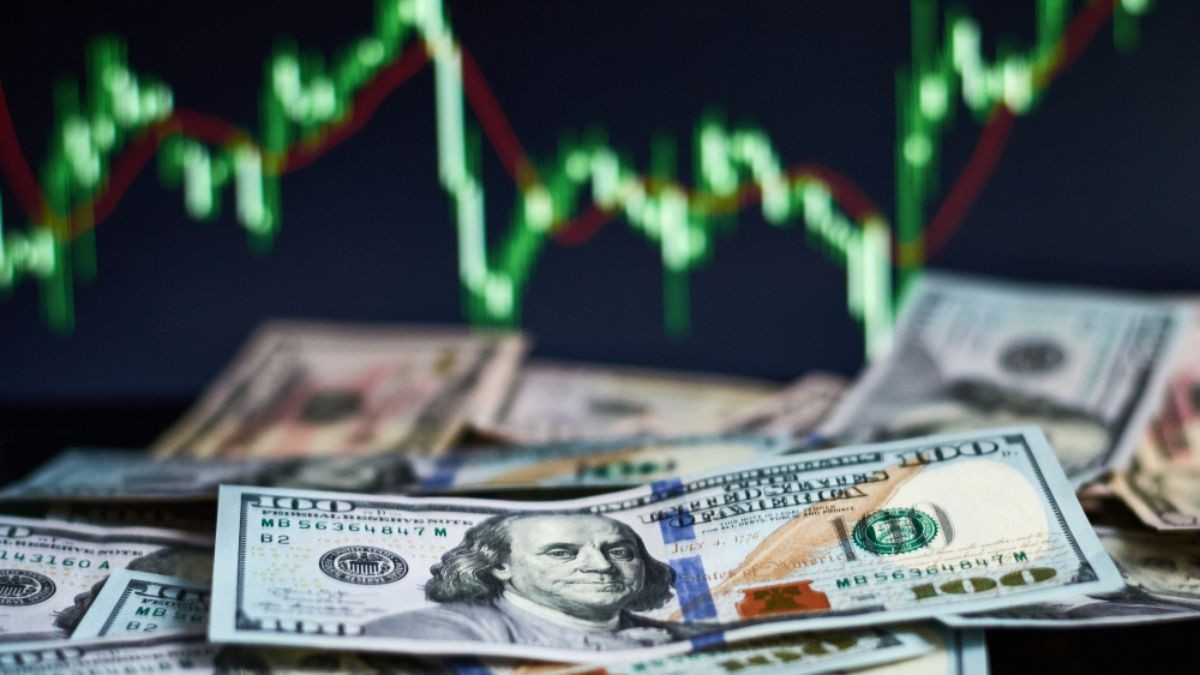 Ibovespa recuou 0,20% e dólar disparou 1,43% (Shutterstock)