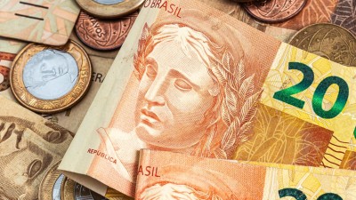 O valor do benefício varia entre R$ 118 e R$ 1.412 (Shutterstock)