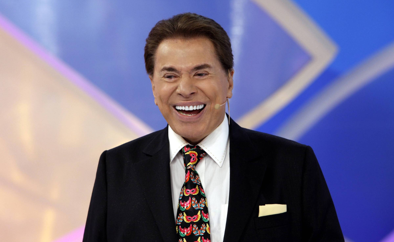 Silvio Santos apresentando um de seus clássicos programas dominicais. Fonte: UOL.