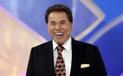 Silvio Santos apresentando um de seus clássicos programas dominicais. Fonte: UOL.