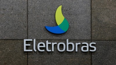 Eletrobras pega dinheiro emprestado em dólar ao emitir bonds (Imagem: Shutterstock)