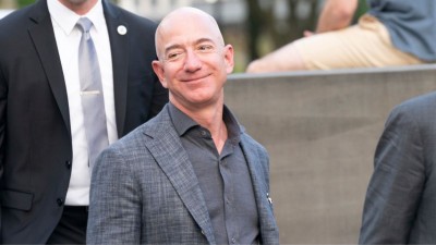 Bezos possui uma fortuna estimada em US$ 196,4 bilhões (Imagem: Shutterstock)