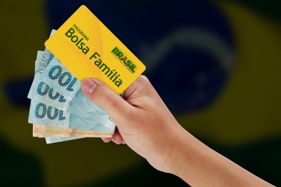 Bolsa Família é um benefício social do governo federal (Imagem: Shutterstock)