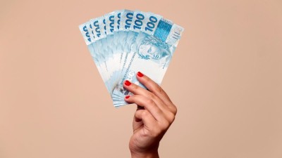 A arrecadação também foi impulsionada por mudanças na tributação de combustíveis (Imagem: Shutterstock)