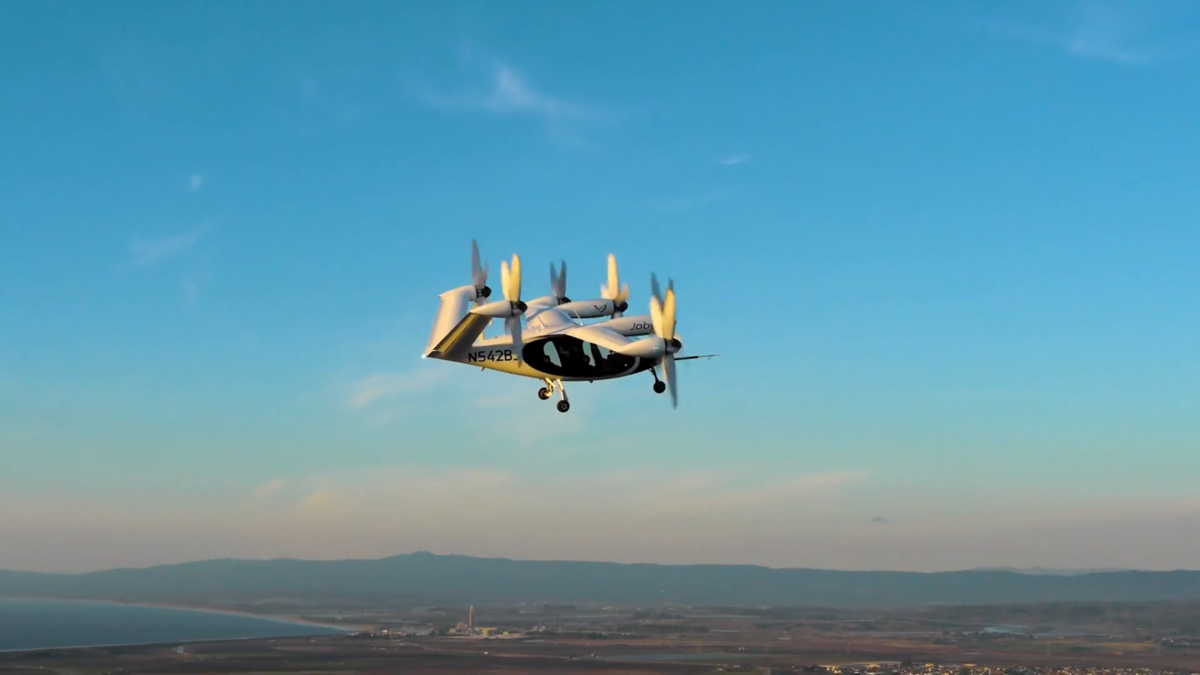 Protótipo de eVTOL voando (Imagem: Divulgação)