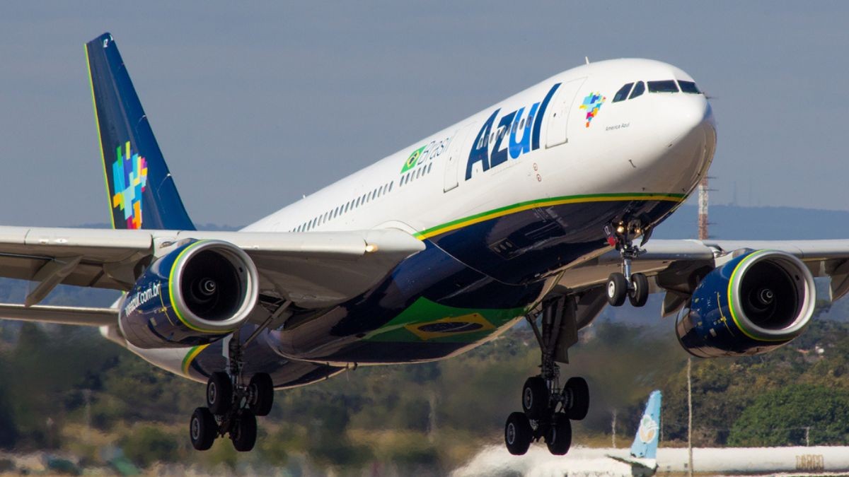 A Azul busca transformar a estrutura de seu endividamento, reduzindo pressões de curto prazo (Imagem: Shutterstock)