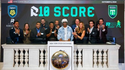 Ronaldinho Gaúcho tona sino da Nyse (Imagem: Nyse/Twitter)