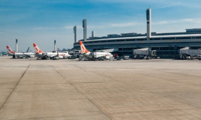 Gol e Azul são duas das maiores companhias aéreas do Brasil (Imagem: Shutterstock)