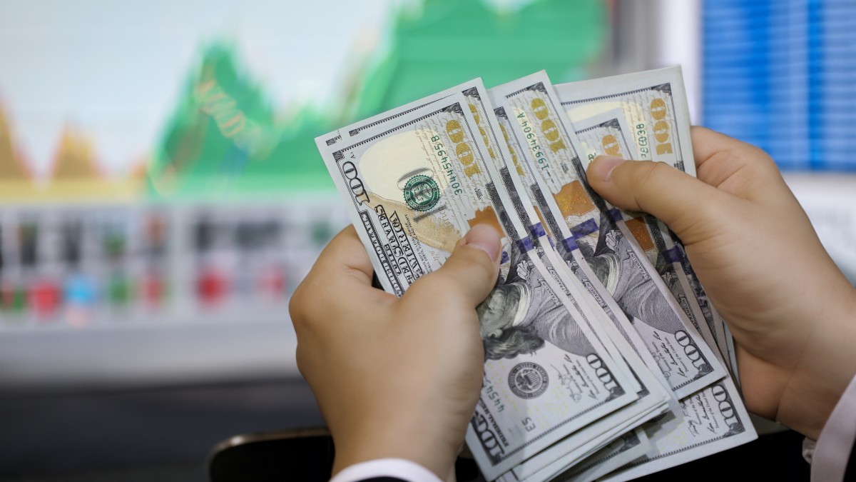 Cotação do ETF (TLT) pode saltar de US$ 93 para US$ 122 em 2025 (Imagem: Shutterstock)