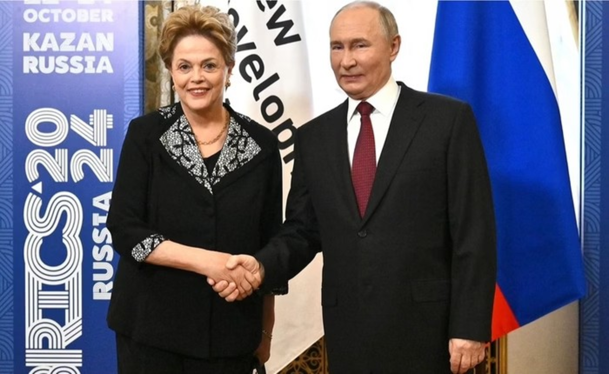 Dilma e Putin em aperto de mãos (Imagem: Governo da Rússia)