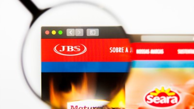 JBSS3 já disparou 38% em 2024, mas ainda pode subir mais, dizem analistas (Imagem: Shutterstock)