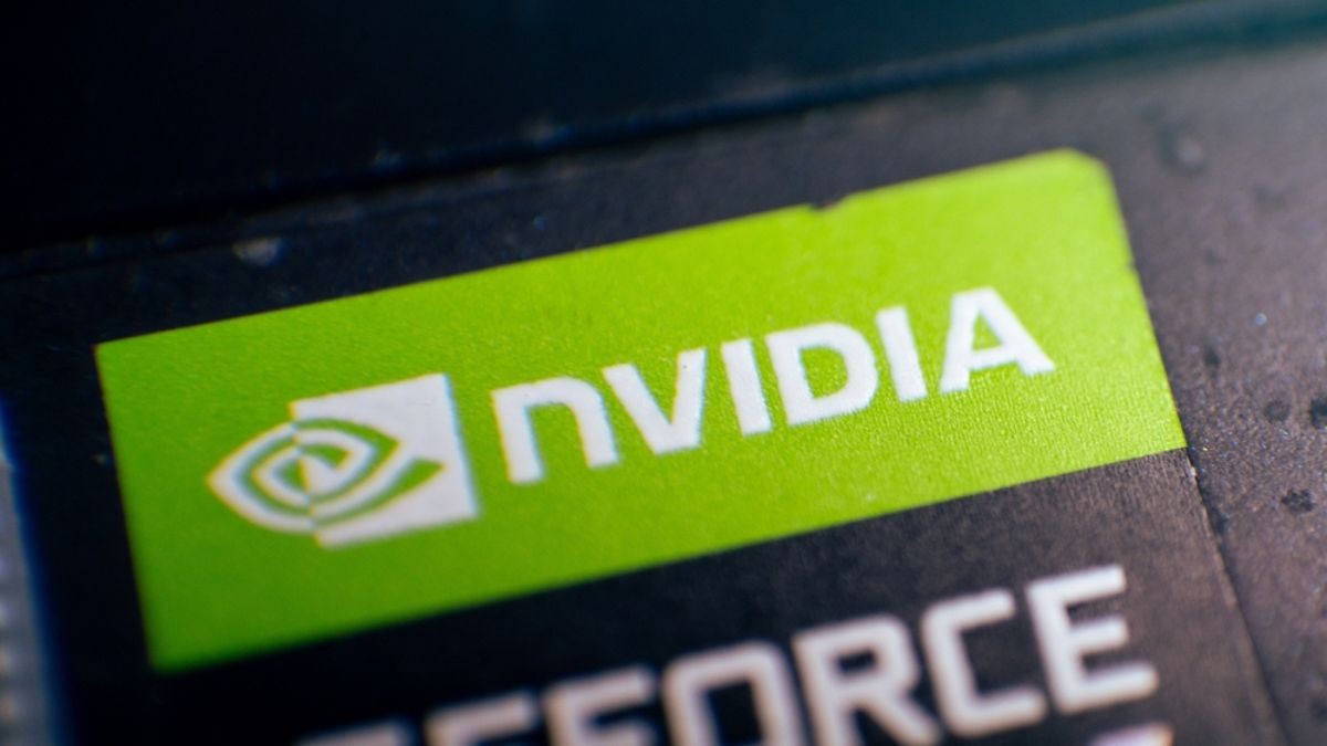 A crescente adoção de IA por grandes empresas tem gerado um impulso sólido para a Nvidia (Imagem: Shutterstock)