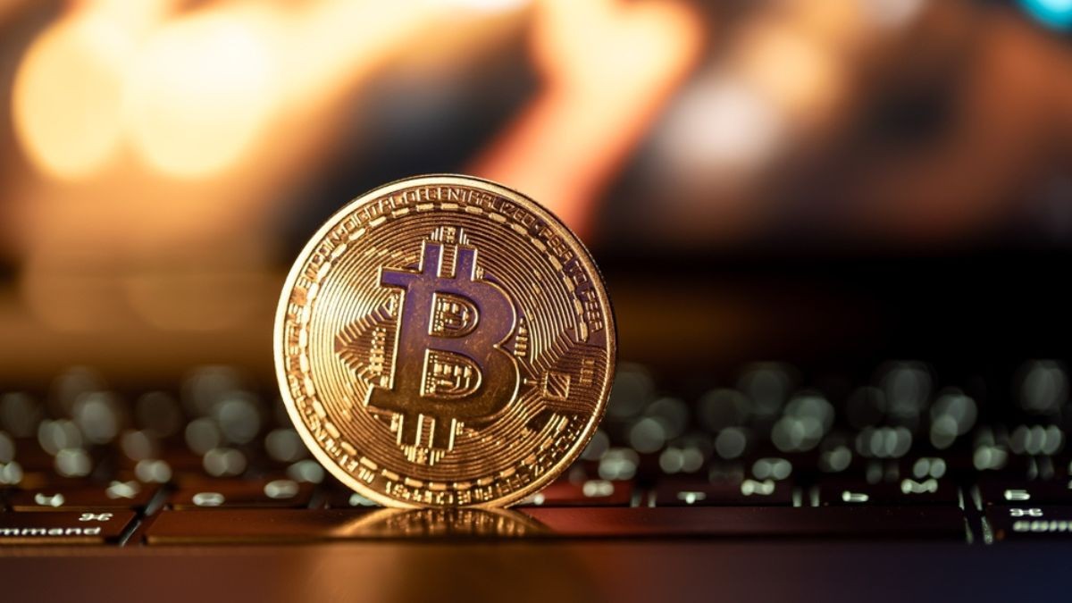 O Bitcoin (BTC) rompeu pela primeira vez a marca histórica de R$ 400 mil (Imagem: Shutterstock)