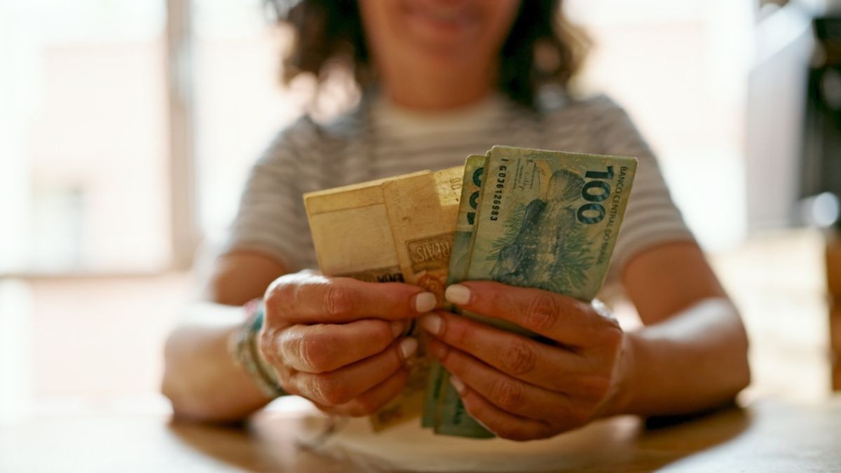 Esse resultado expõe uma estrutura tributária que desafia o princípio de justiça fiscal (Imagem: Shutterstock)