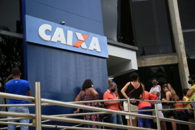 Caixa é um dos maiores bancos do país (Imagem: Shutterstock)