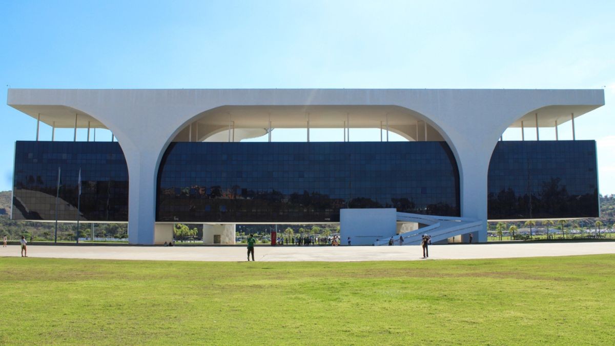 Sede do governo de Minas Gerais, que espera levantar R$ 15 bilhões com privatizações (Imagem: Shutterstock)