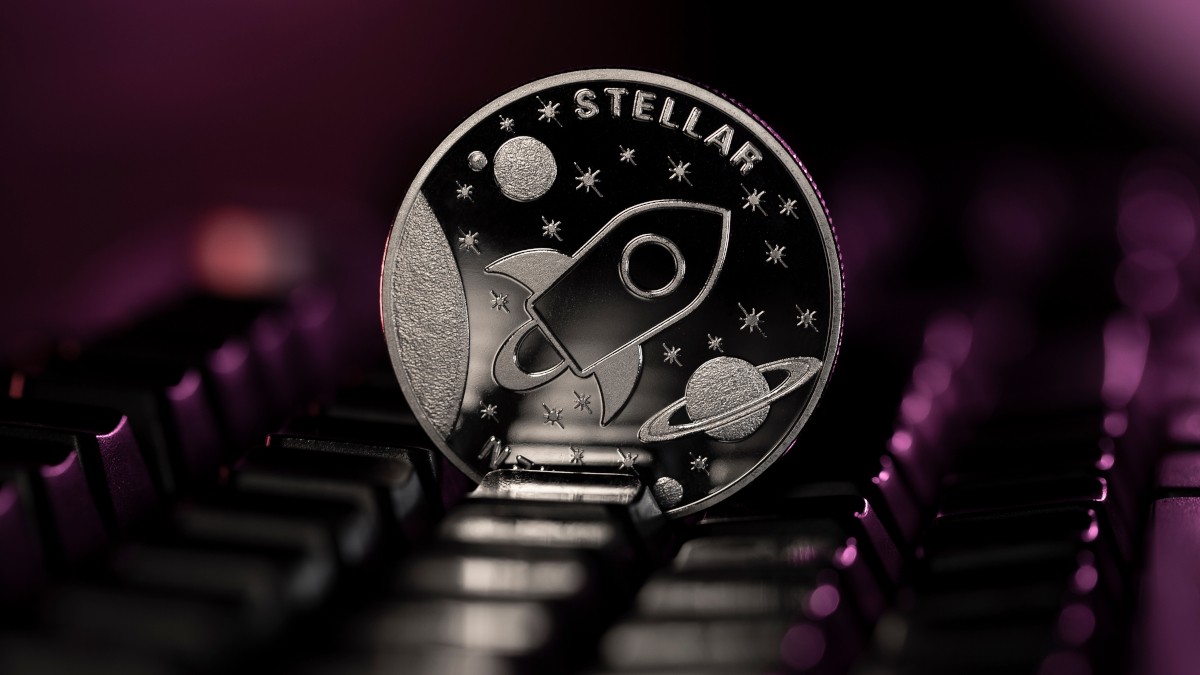 Stellar (XLM) tornou-se a 14ª criptomoeda mais valiosa do mundo (Imagem: Shutterstock)