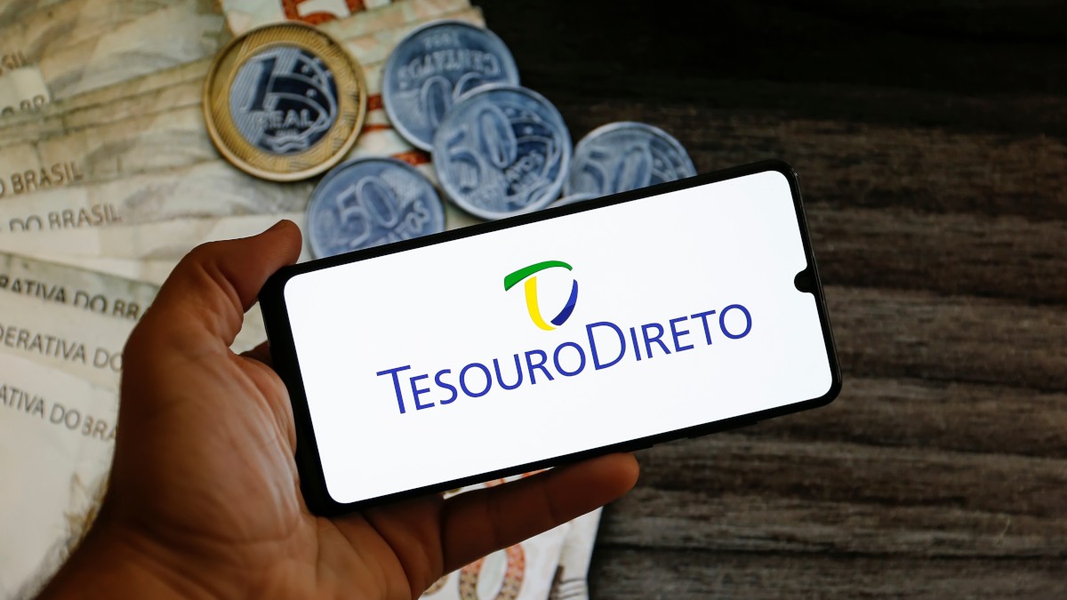 Investidor mantém dinheiro aplicado no Tesouro Direto e obtém vantagens financeiras (Imagem: Shutterstock)