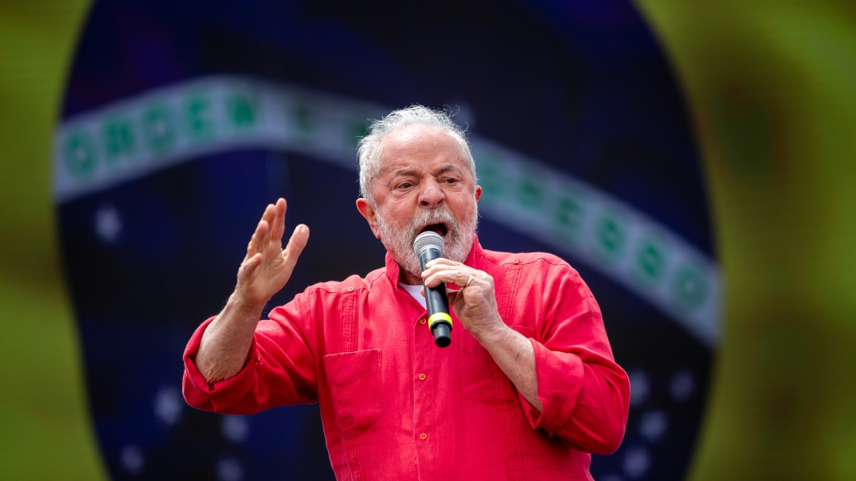 Lula prometeu isentar o imposto de renda de quem ganha até R$ 5 mil por mês (Imagem: Shutterstock)