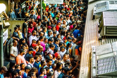 Milhões de pessoas circulam pelo Metrô diariamente (Imagem: Shutterstock)