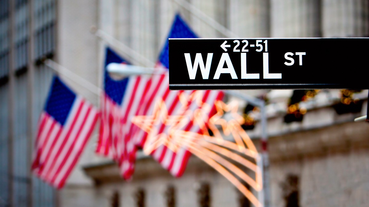Quem já investe nos EUA, aproveita o dólar a R$ 6 ao receber dividendos (Imagem: Shutterstock) Quem já investe nos EUA, aproveita o dólar a R$ 6 ao receber dividendos (Imagem: Shutterstock)
