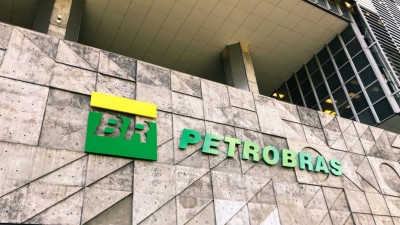 O processo licitatório prevê a contratação de, no mínimo, uma unidade FPSO (Imagem: Shutterstock)